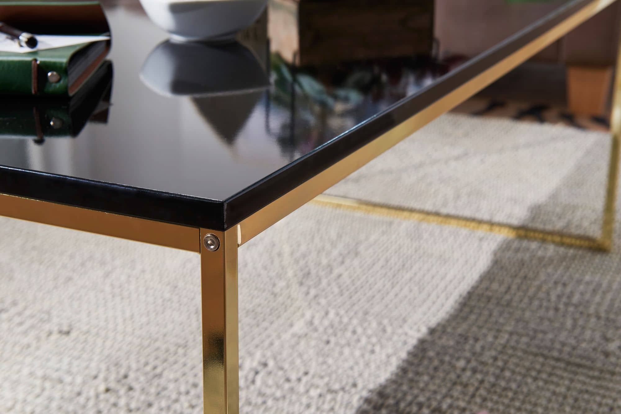 47930-WOHNLING-Couchtisch-RIVA-120x60x45-cm-Gold-_5 Couchtisch 120 cm Schwarz/Gold – Metallgestell & MDF Platte