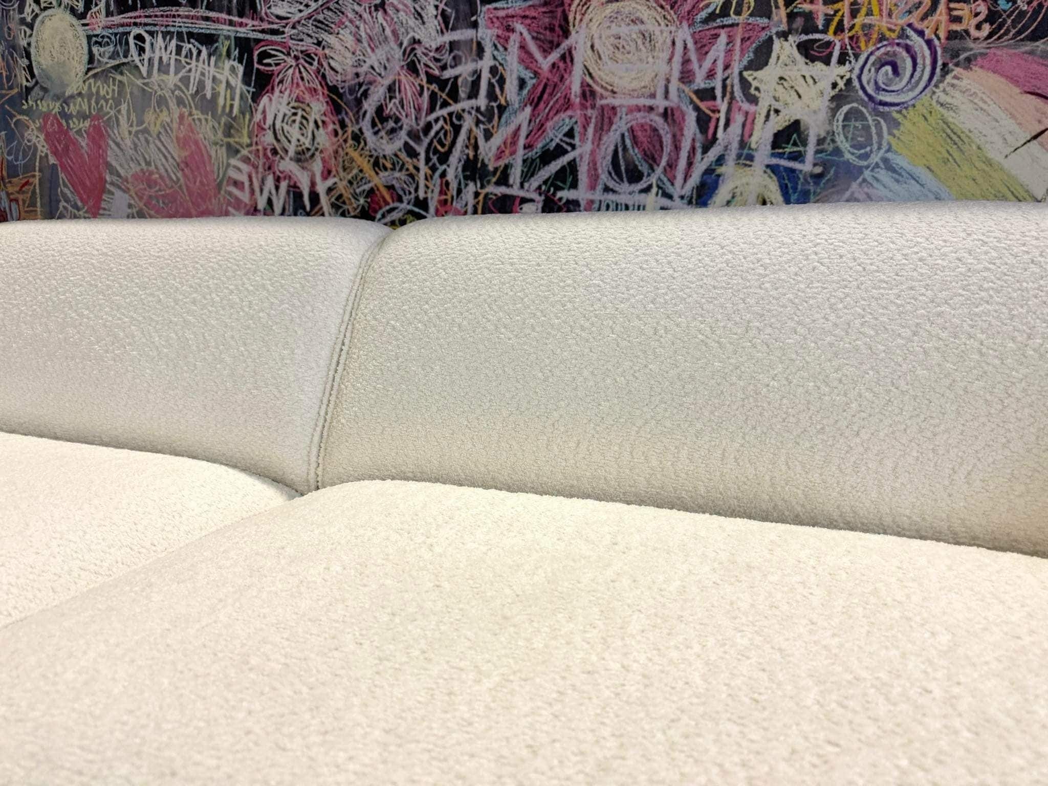 Wohnlandschaft Maddox Snow– Moderne XXL Couch mit Bouclé Stoff, Wellenunterfederung & frei stellbar Wohnlandschaft Maddox Snow– Moderne XXL Couch mit Bouclé Stoff, Wellenunterfederung & frei stellbar