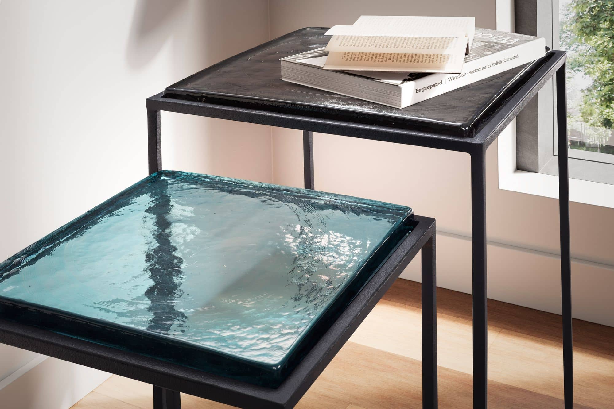 Beistelltisch 2er Set Blau Schwarz Design Satztisch Glas Metall Eckig