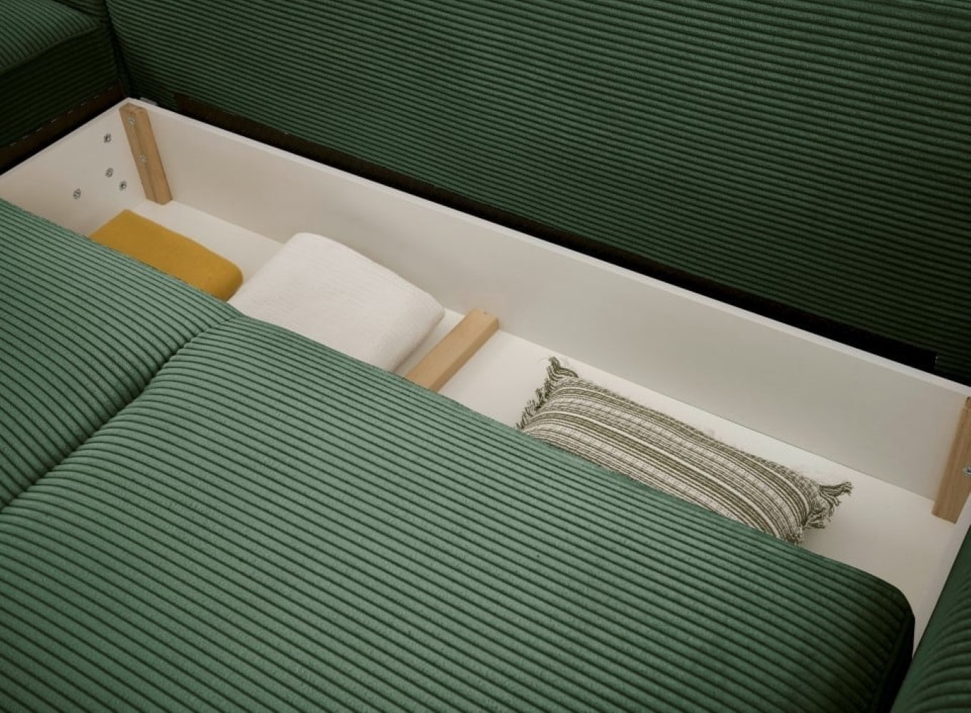 Ecksofa Angelina - Schlafsofa mit Bettkasten und Nosagfederung in Breitcord - ED Exciting Design Ecksofa Angelina - Schlafsofa mit Bettkasten und Nosagfederung in Breitcord - ED Exciting Design