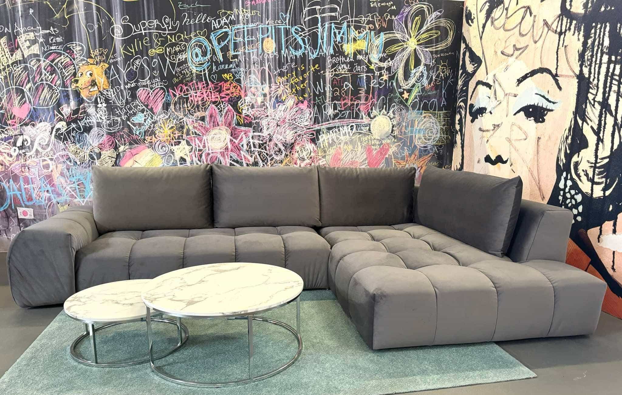 Ecksofa Azita Samtoptik Grau – Ausstellungsstück Myhomelando Ecksofa Azita Samtoptik Grau – Ausstellungsstück Myhomelando
