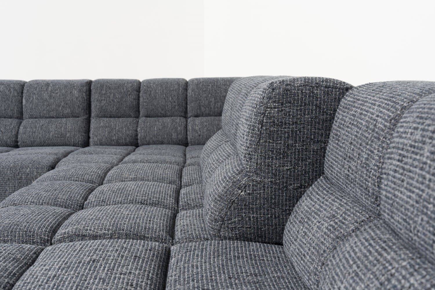 Wohnlandschaft Liam von designwerk – moderne Flachgewebe-Wohnlandschaft mit Sitztiefenverstellung