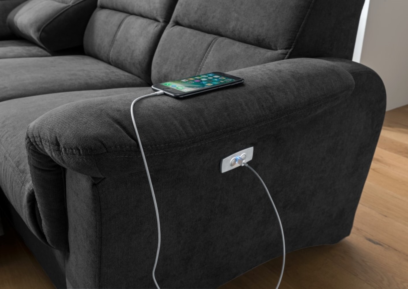 Ecksofa Parole von Benformato: Multifunktionaler Luxus mit Schlaffunktion und Relaxfunktion für Ihr Zuhause Ecksofa Parole von Benformato: Multifunktionaler Luxus mit Schlaffunktion und Relaxfunktion für Ihr Zuhause