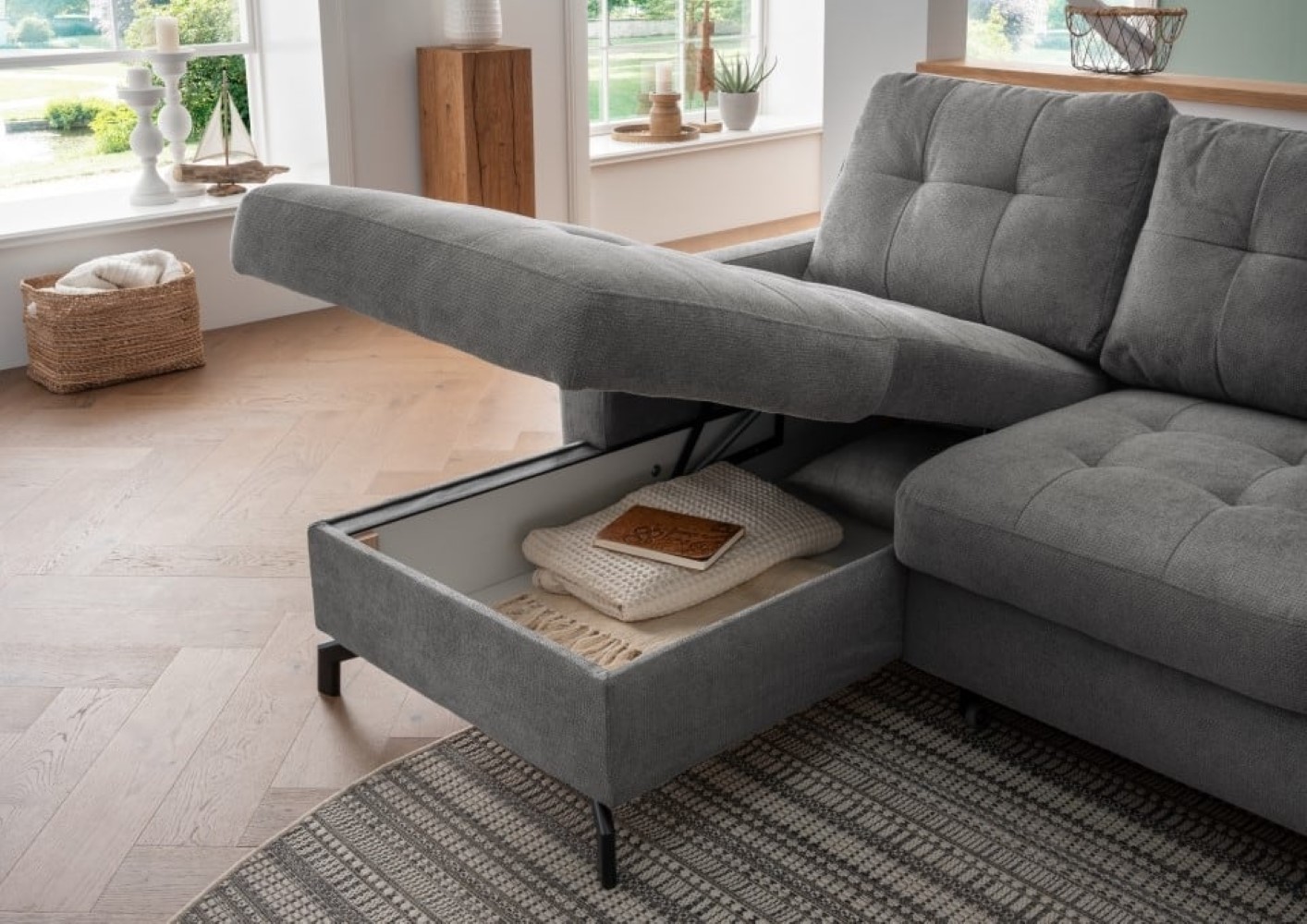 Benformato_Treviso_2F-RECBK_9309_F10-4FImHUSOIFB6B8 Elegantes Design: Dunkelgraues Sofa Treviso mit Bettkasten