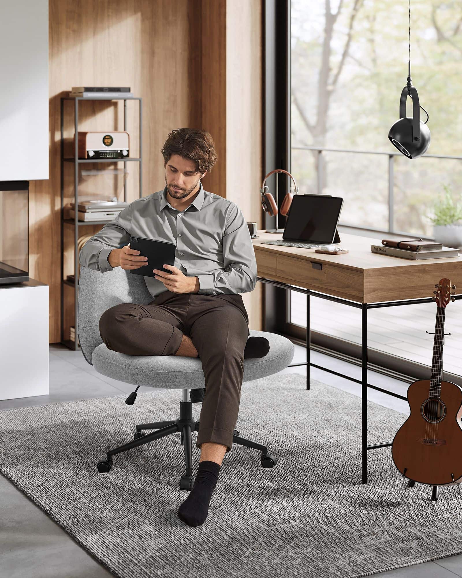 Bürostuhl mit breiter Sitzfläche und Fußkreuz taubengrau Bürostuhl mit breiter Sitzfläche und Fußkreuz taubengrau