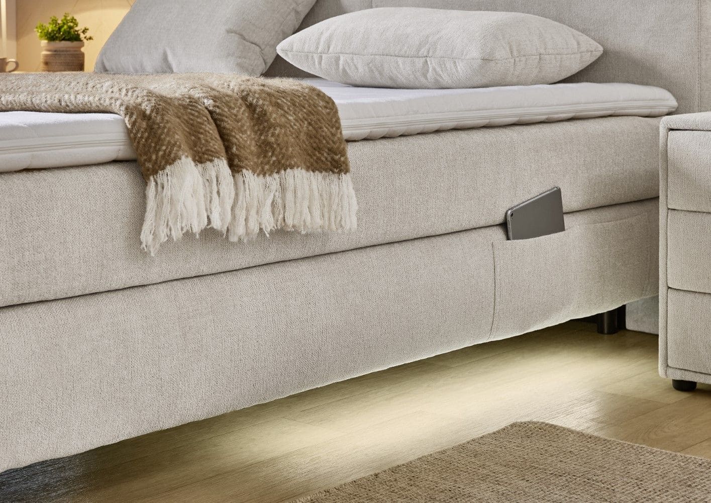 Boxspringbett Kira 180x200 inklusive Topper, LED-Leiste und USB-Port - Jockenhöfer Boxspringbett Kira 180x200 inklusive Topper, LED-Leiste und USB-Port - Jockenhöfer