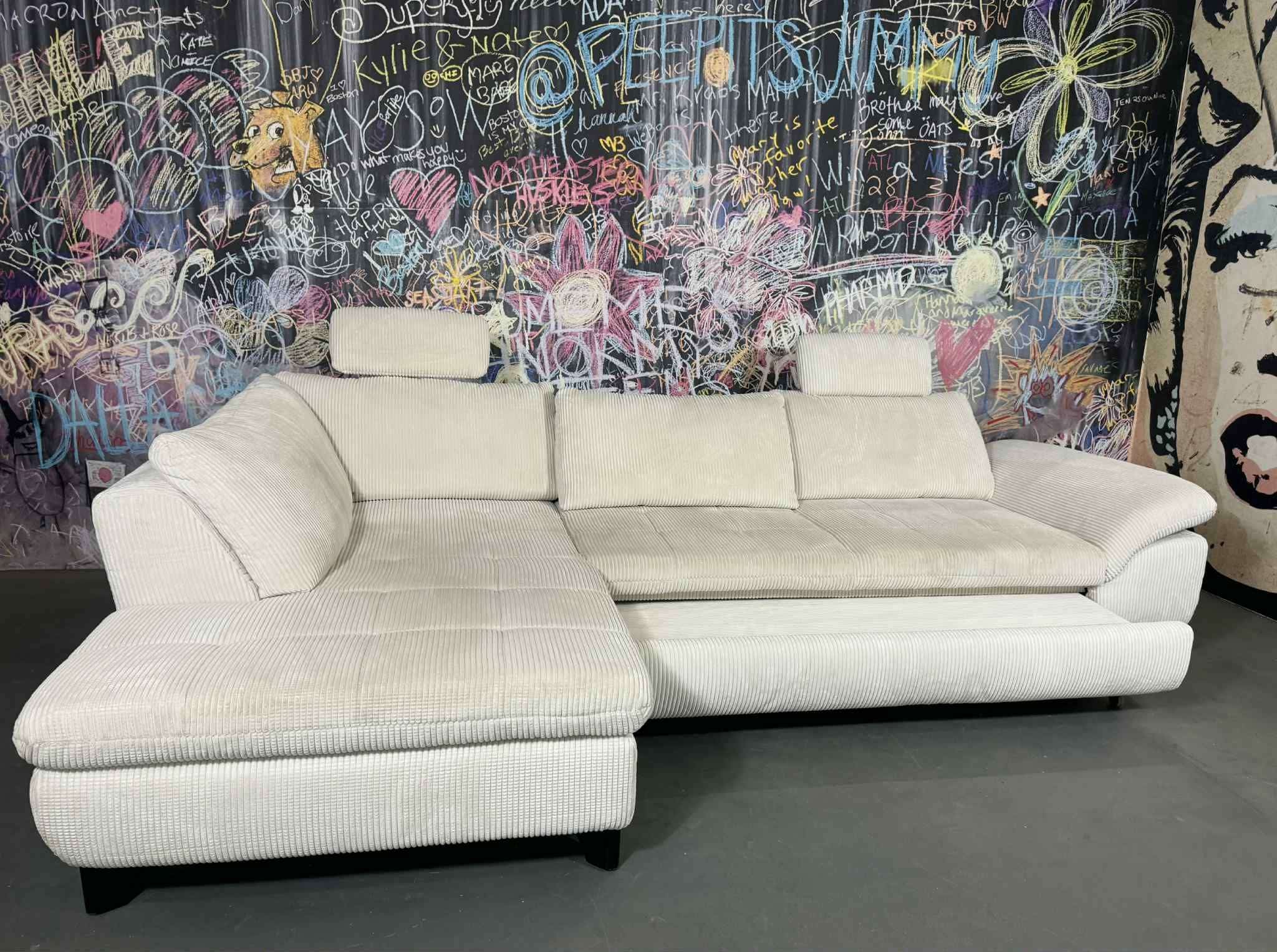 Sofa Charleen Beige Breitcord mit Schlaffunktion | Ausstellungsstück | Breitcord
