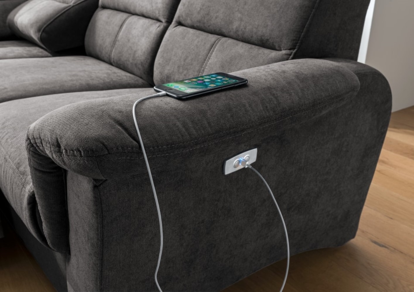 Ecksofa Parole von Benformato: Multifunktionaler Luxus mit Schlaffunktion und Relaxfunktion für Ihr Zuhause Ecksofa Parole von Benformato: Multifunktionaler Luxus mit Schlaffunktion und Relaxfunktion für Ihr Zuhause