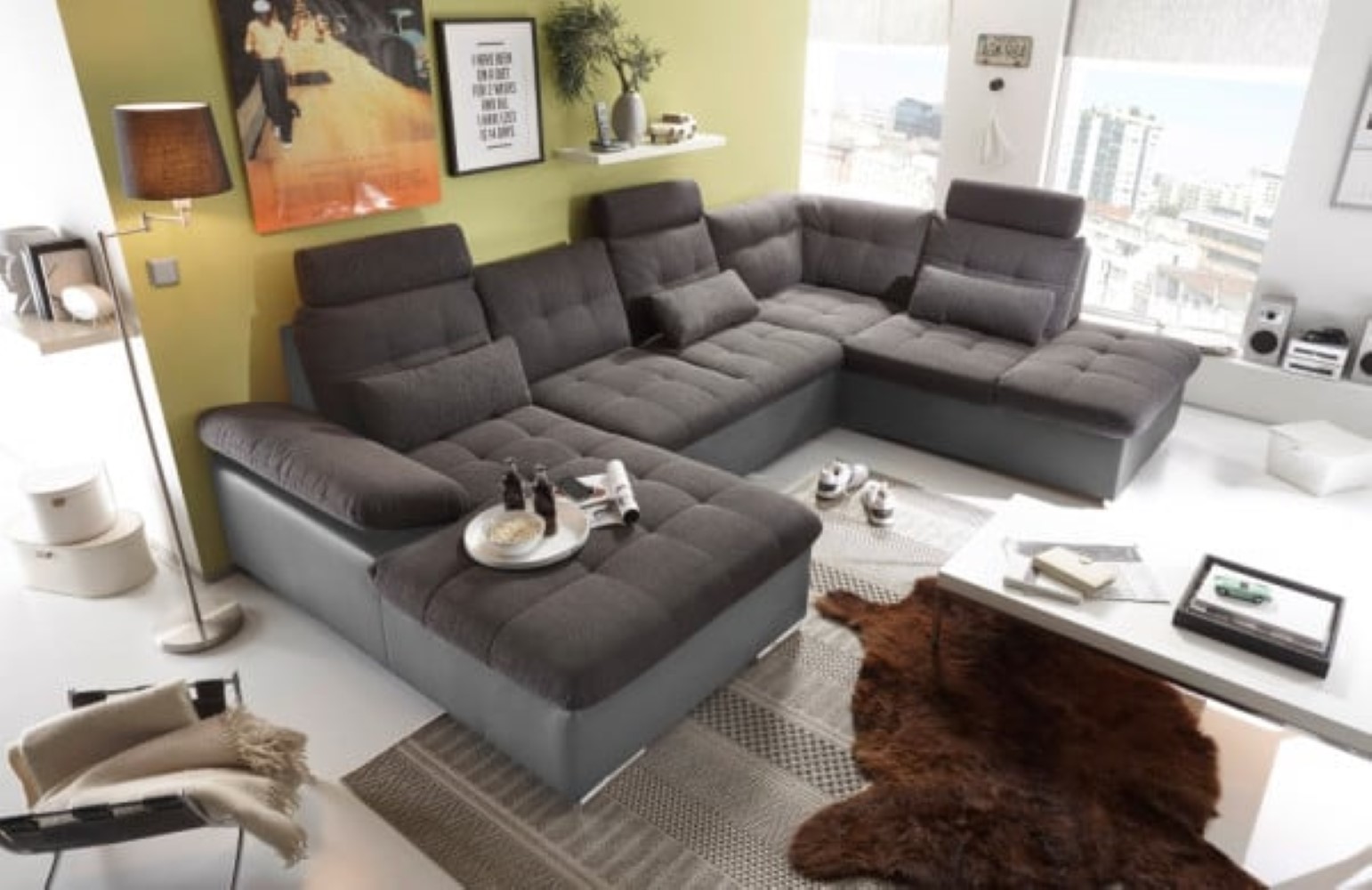 Elegante Wohnlandschaft Jakarta von Ed Exciting Design – Luxus und Komfort in einem