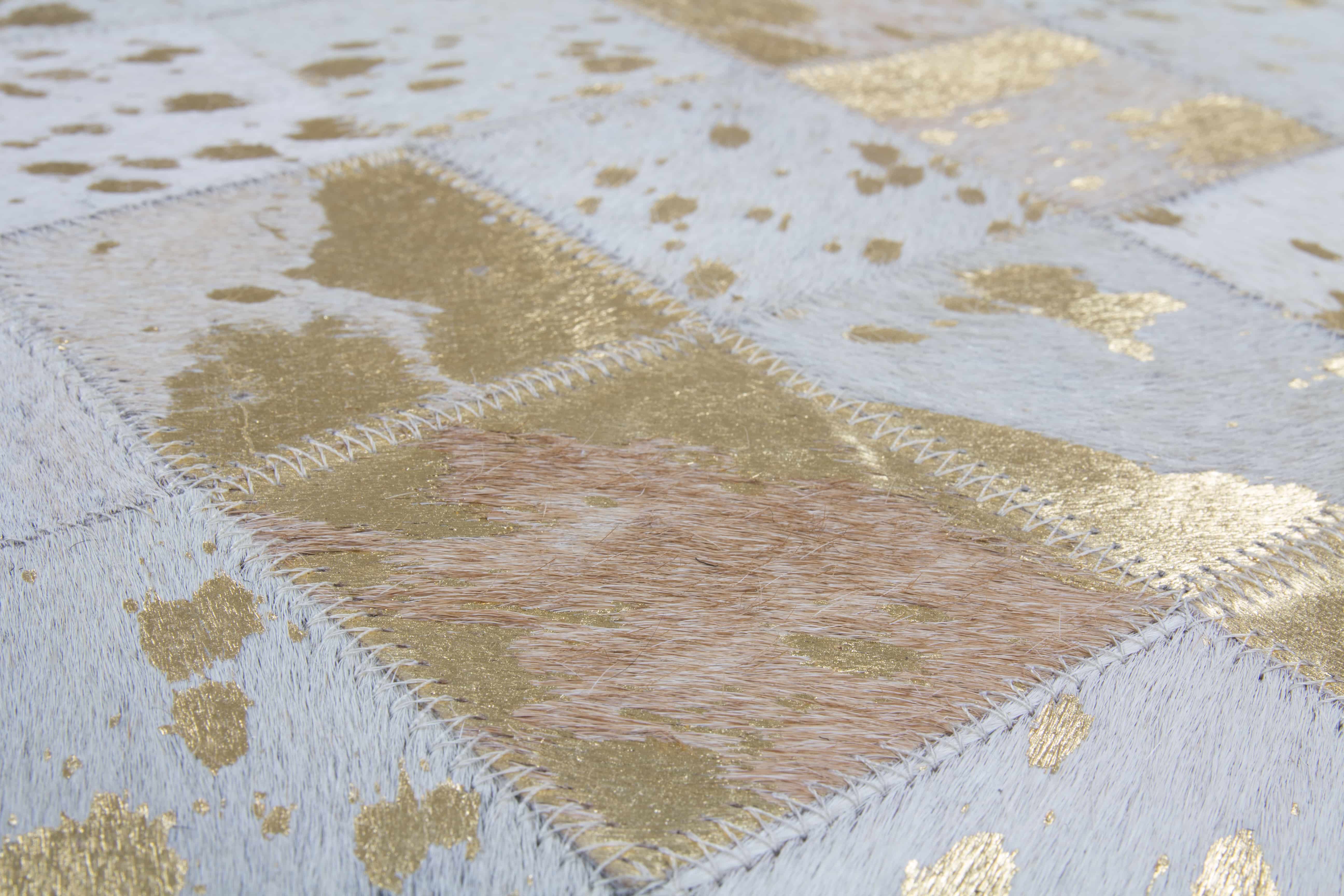 Lavish Pouf 210 Elfenbein / Gold 45cm x 45cm Lavish Pouf 210 Elfenbein / Gold 45cm x 45cm