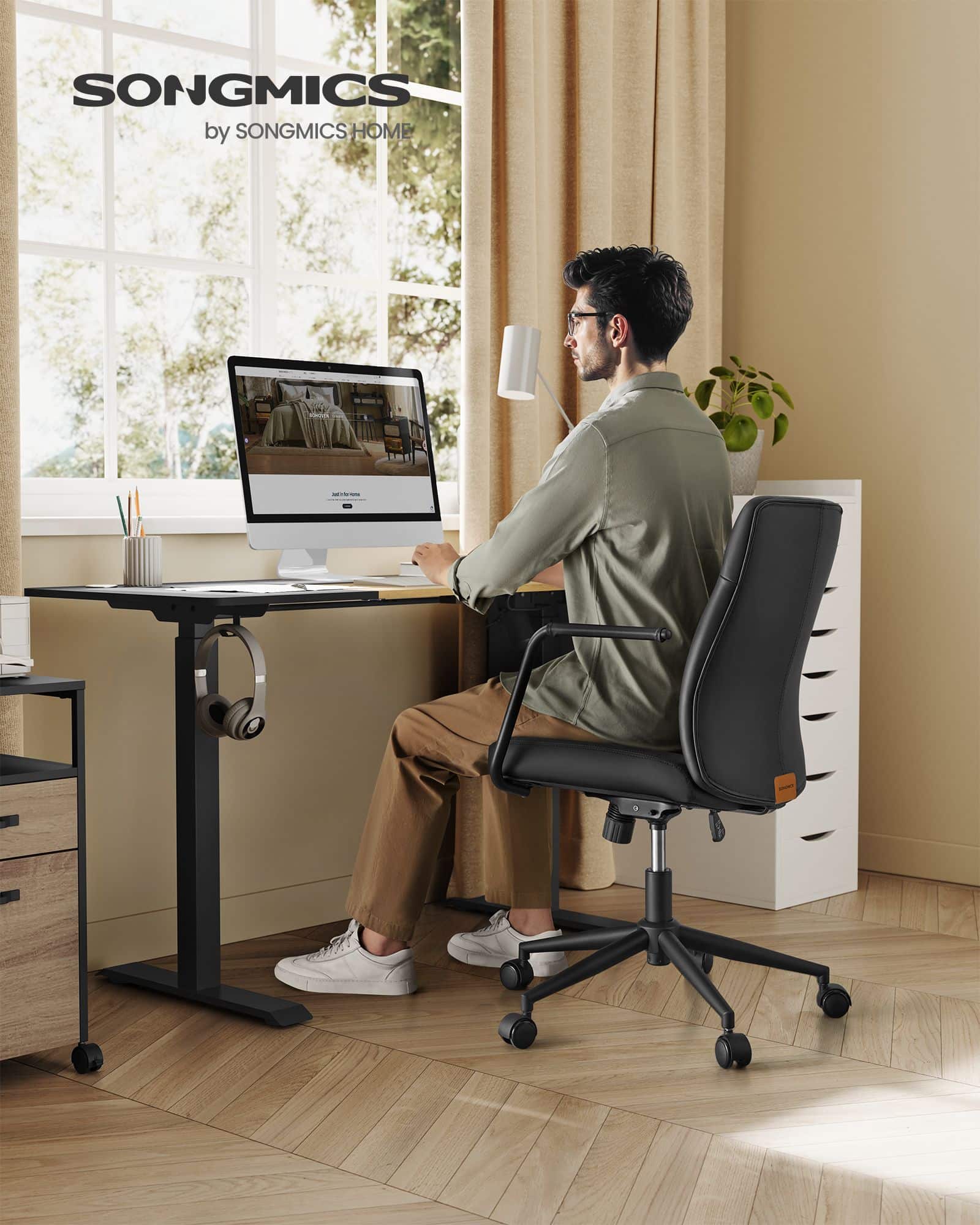 Bürostuhl mit Rückenlehnen und gebogenem Sitz tintenschwarz