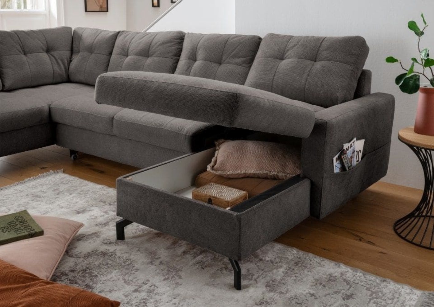 Wohnlandschaft mit Schlaffunktion Trevisio: Luxuriöse Komfortlösung inkl Bettkasten, in verschiedenen Farben wählbar Wohnlandschaft mit Schlaffunktion Trevisio: Luxuriöse Komfortlösung inkl Bettkasten, in verschiedenen Farben wählbar