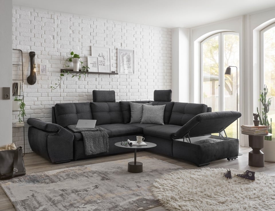 Alija-OTM_Voss-18-black_Milieu-BK Modernes Design des Alija Schlafsofas in Tiefschwarz