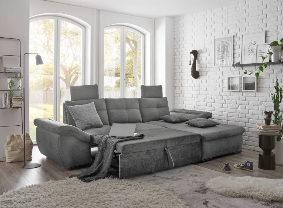 Alija-LC_Voss-15-grey_Milieu-Fkt Schick und Funktionell: Graues Alija Sofa mit verstellbaren Kopfstützen