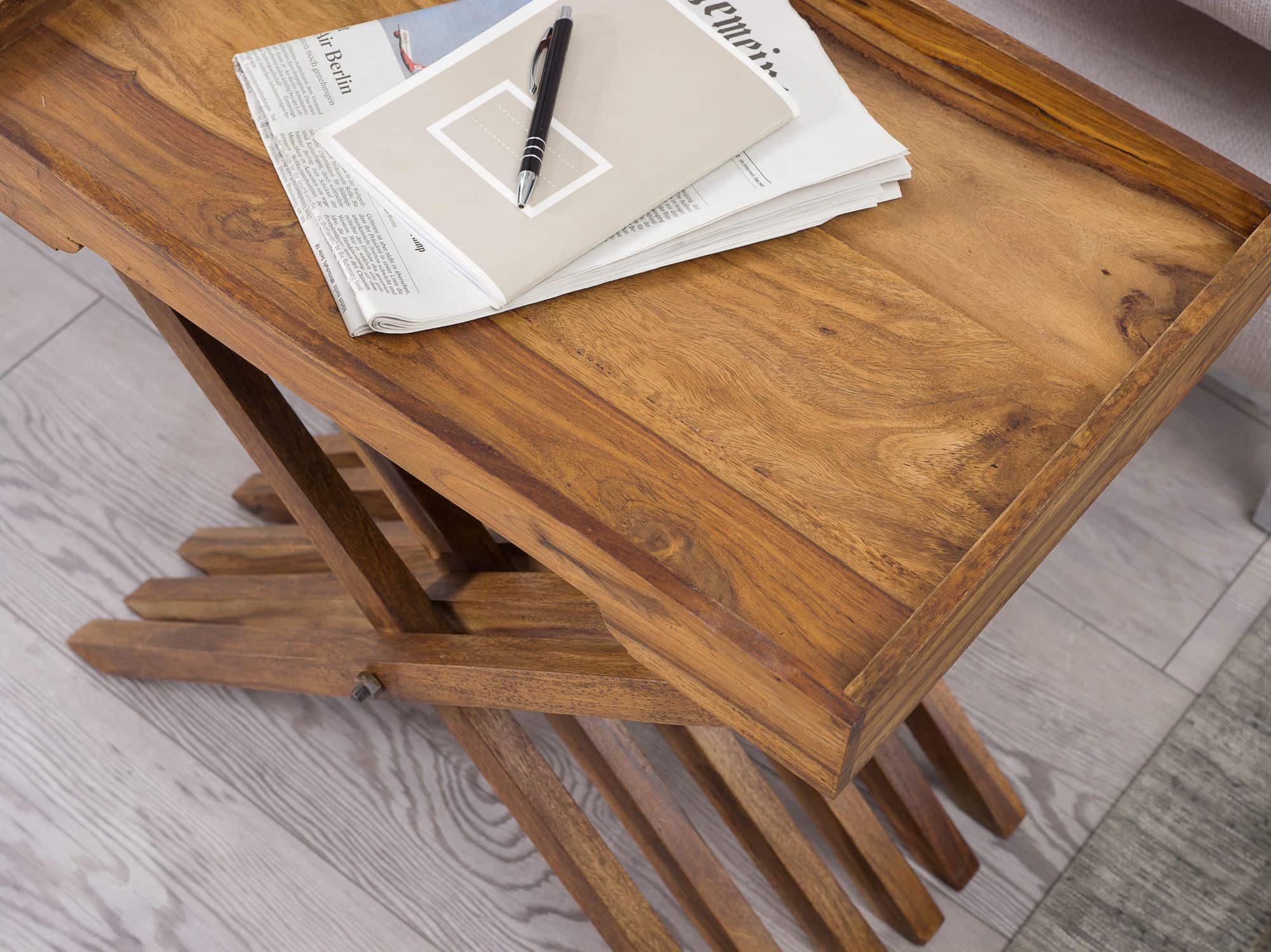 40306-WOHNLING-Beistelltisch-MUMBAI-Massivholz-Sh_3PmluGFAW28kGP Beistelltisch MUMBAI Massivholz Sheesham Design Klapptisch Serviertablett und Tisch-Gestell klappbar Landhaus-Stil