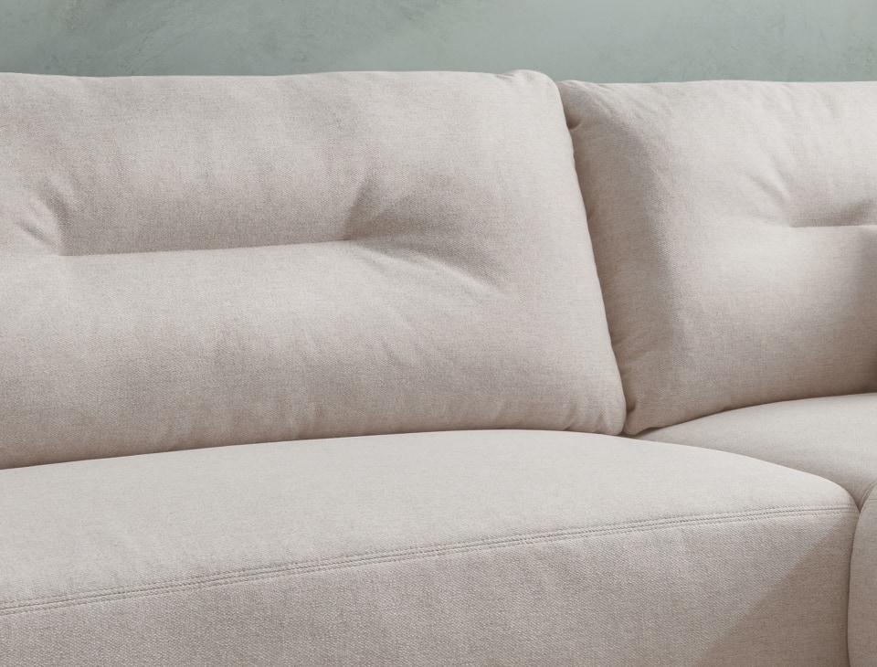 Benformato_Piatelli_2-REC_7150_F08-5 Chic und Komfortabel: Das Benformato Piatelli Ecksofa in Sand