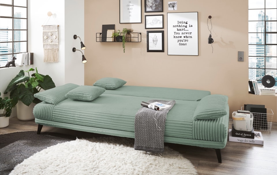 Carla_Ambience_offen_14 Natürliche Ruhe: Das Sage-farbene Ed Schlafsofa Carla mit Ambience Cord Bezug, Schlaffunktion & Bettkasten