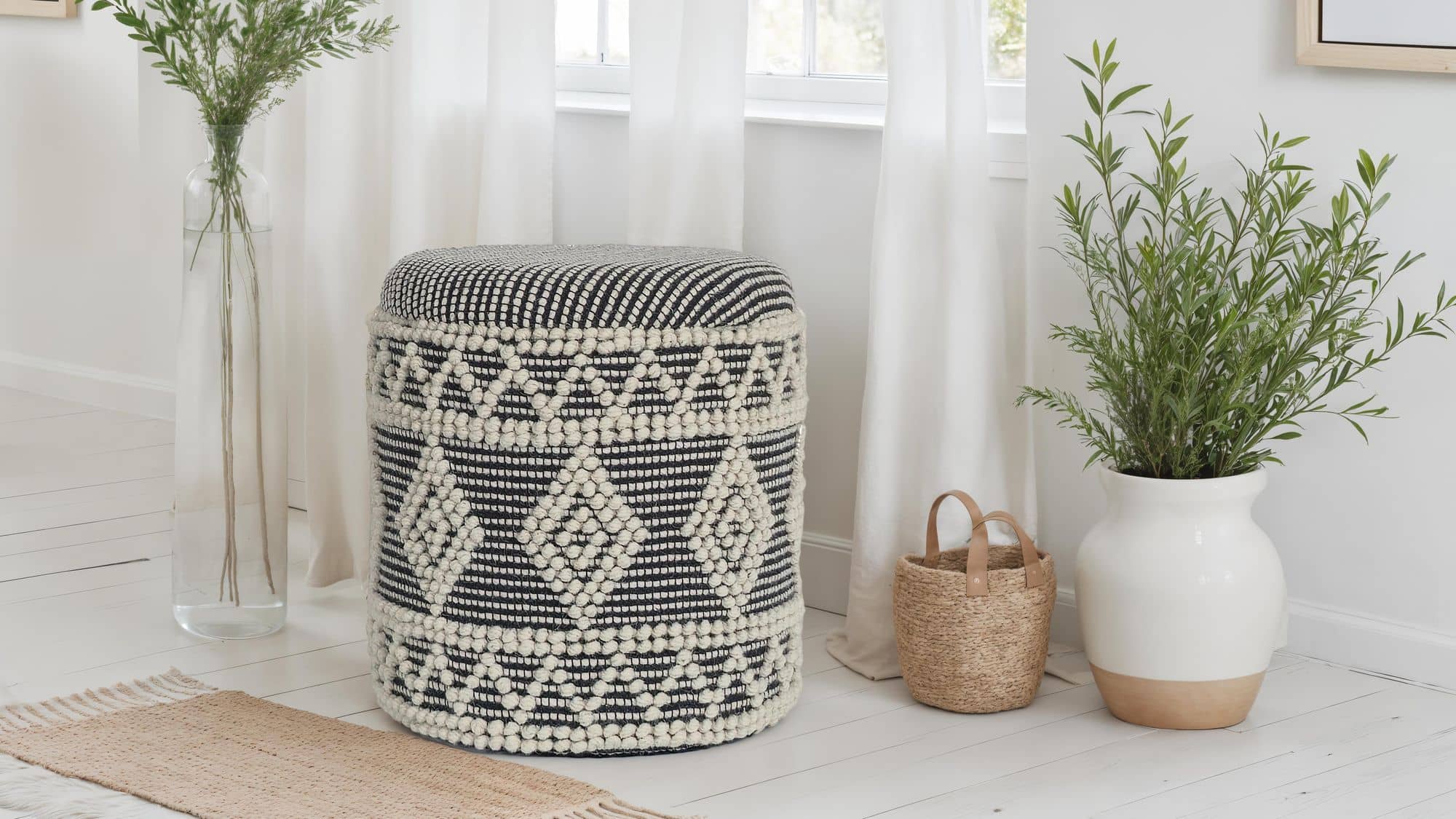 Sitzhocker aus Wolle Ø 40 x 45 cm Grau-Creme Rund Boho Hocker mit Stauraum & abnehmbarem Deckel Sitzhocker aus Wolle Ø 40 x 45 cm Grau-Creme Rund Boho Hocker mit Stauraum & abnehmbarem Deckel
