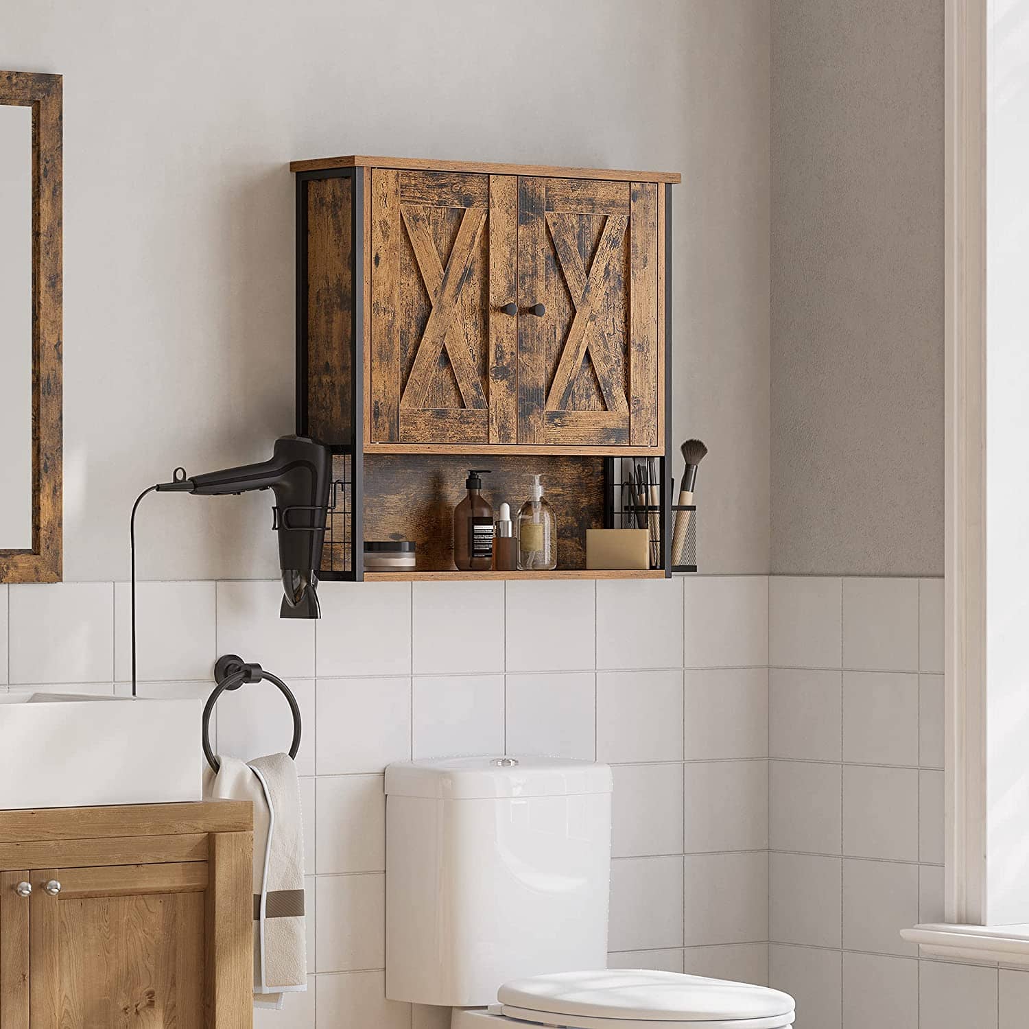 Wandschrank im Badezimmer Wandschrank im Badezimmer