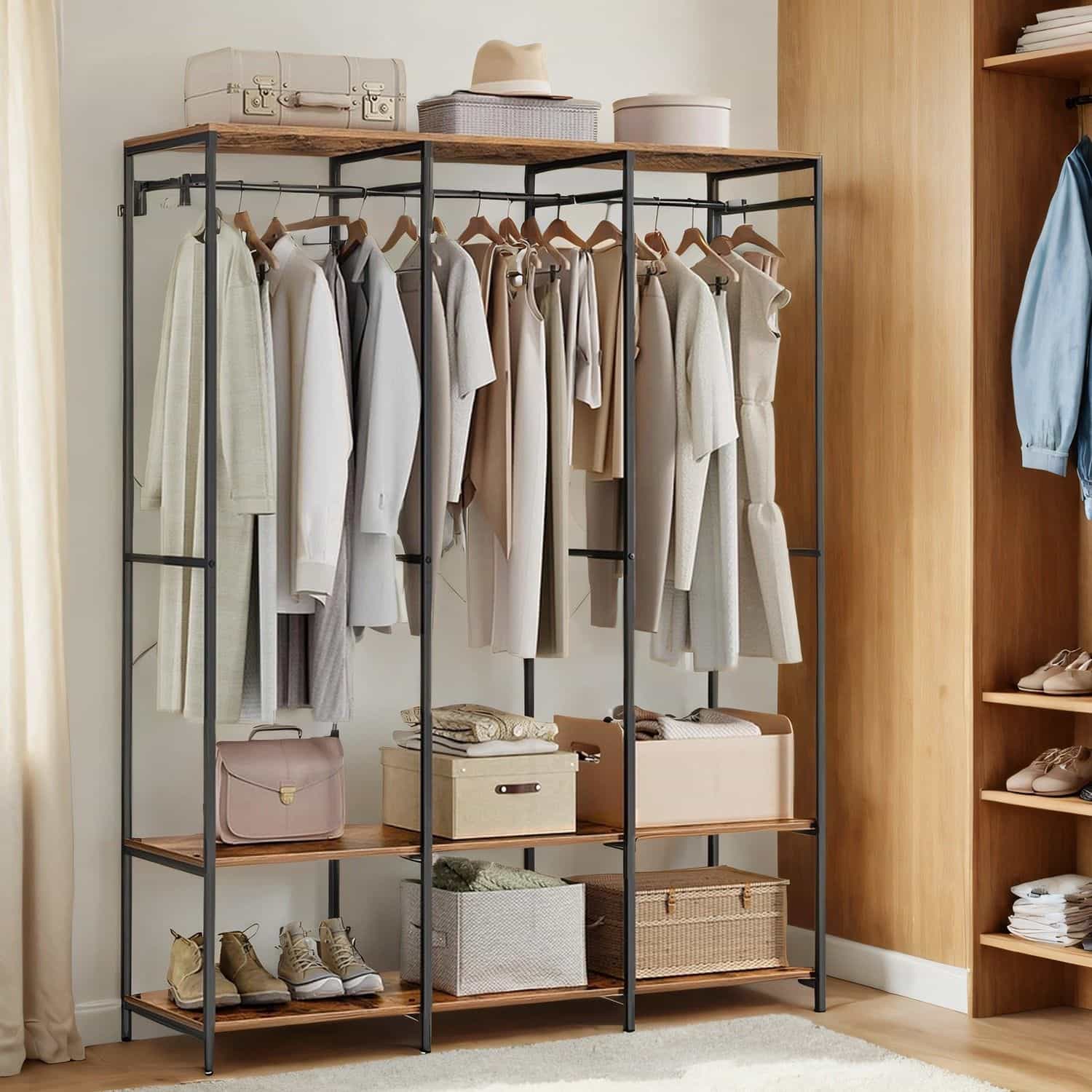 Kleiderschrank offen, Kleiderständer, Garderobe mit Kleiderstange Kleiderschrank offen, Kleiderständer, Garderobe mit Kleiderstange