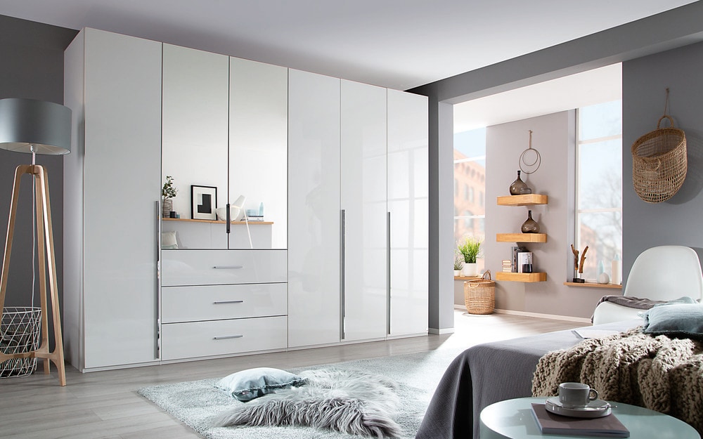 6-türiger Kleiderschrank Montclar von Rauch - Hochglanz Weiß/Alpinweiß mit Kristallglasspiegel, Schubkasteneinsatz, Soft-Close 6-türiger Kleiderschrank Montclar von Rauch - Hochglanz Weiß/Alpinweiß mit Kristallglasspiegel, Schubkasteneinsatz, Soft-Close