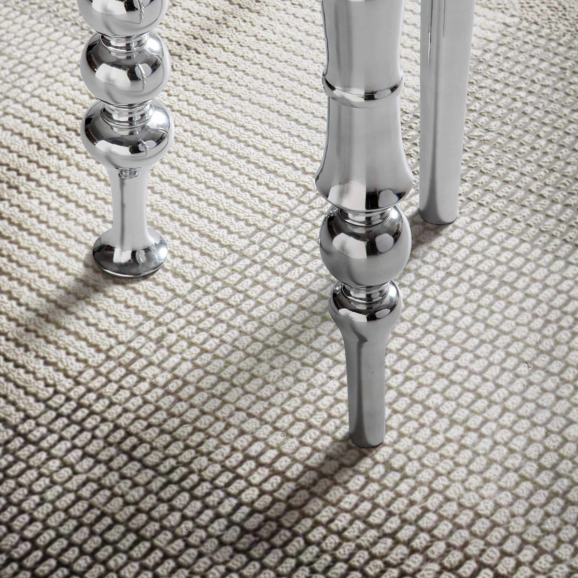 Beistelltisch 44x44x63 cm Aluminium mit drei verschiedenen Beinen Beistelltisch 44x44x63 cm Aluminium mit drei verschiedenen Beinen