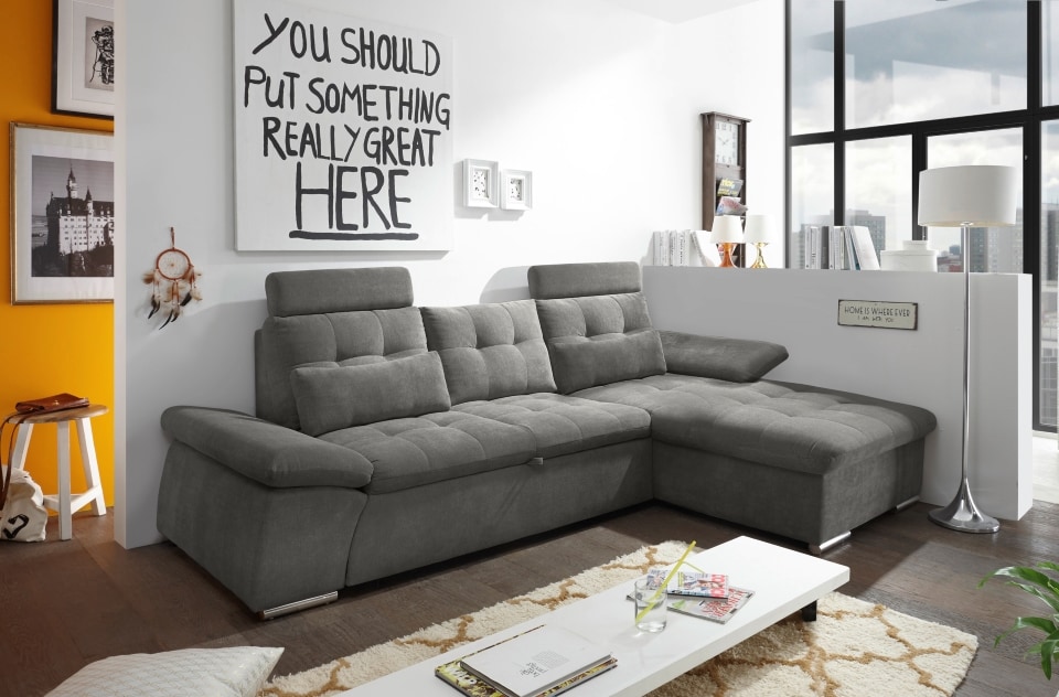 Nalo-LC_Uran-09-stone_Milieu Stone Eleganz: ED Exciting Design Nalo Schlafsofa – Modern, funktional und luxuriös mit verstellbaren Armlehnen und Bettkasten