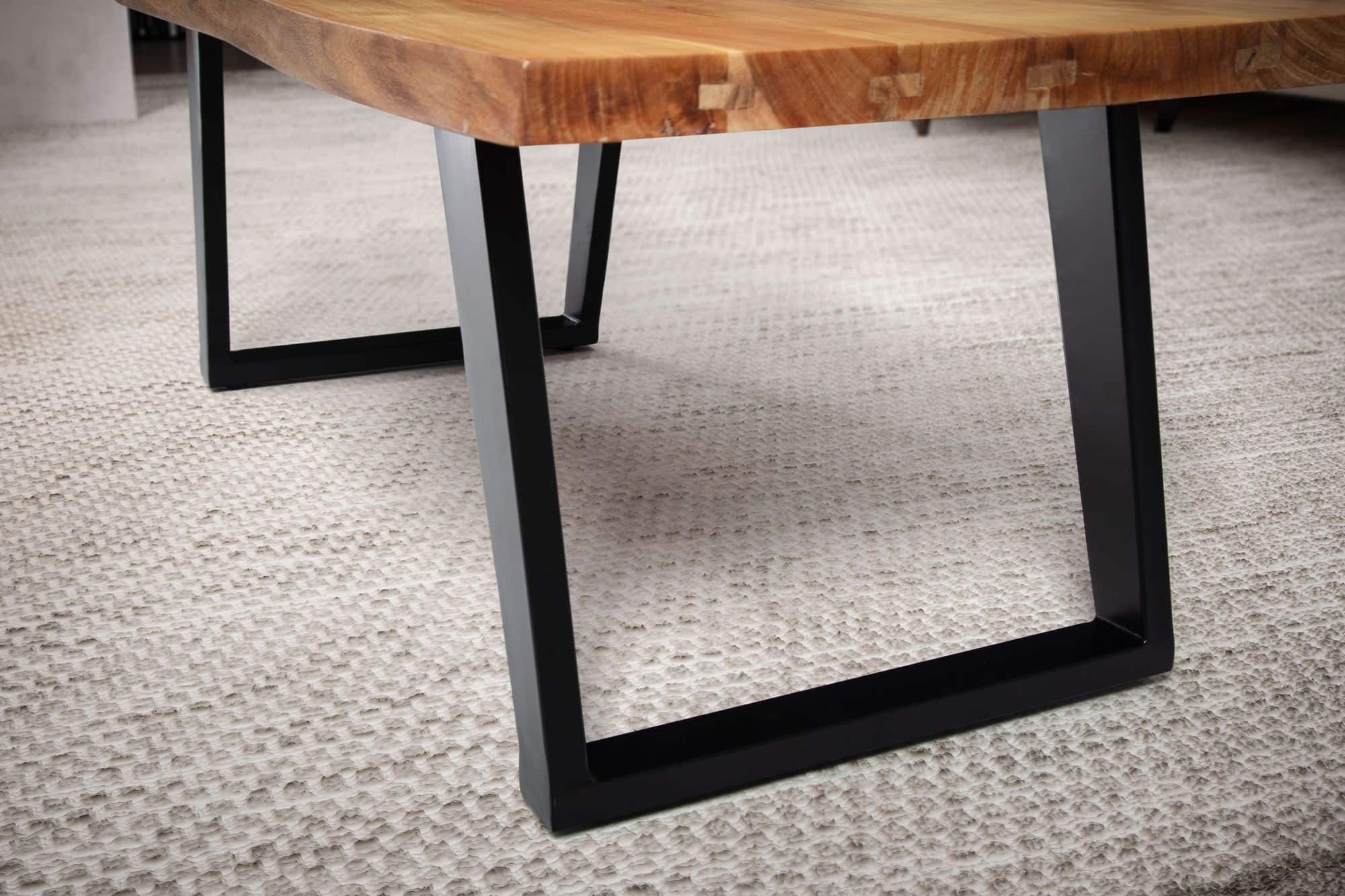 Couchtisch 120x60x46 cm Akazie Massivholz / Metall Baumkante Couchtisch 120x60x46 cm Akazie Massivholz / Metall Baumkante