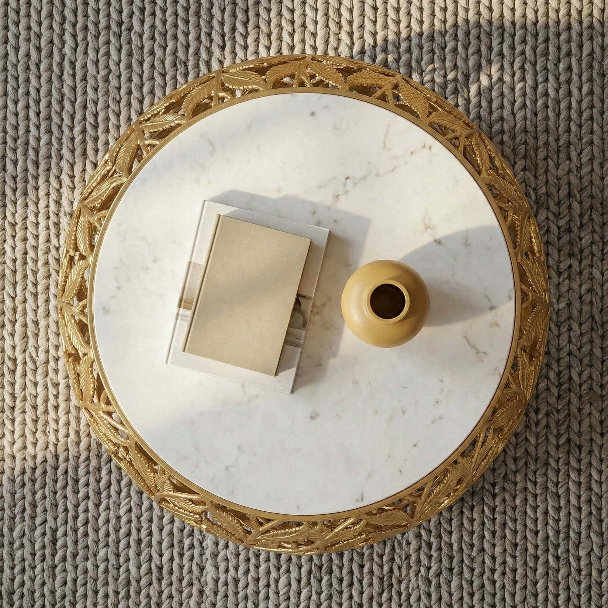 Couchtisch 60cm Gold mit weißer Marmor Tischplatte - Wohnzimmertisch rund - Sofatisch modern - Beistelltisch Aluminium - Design Beistelltisch Wohnzimmer Metallgestell Handmade