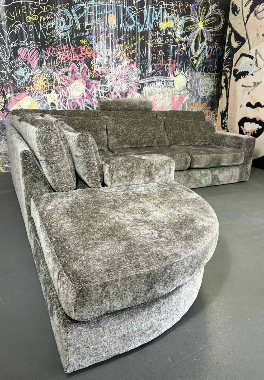 Sofa Grazia Grau Braun XXL mit Kissen – Myhomelando Sofa Grazia Grau Braun XXL mit Kissen – Myhomelando