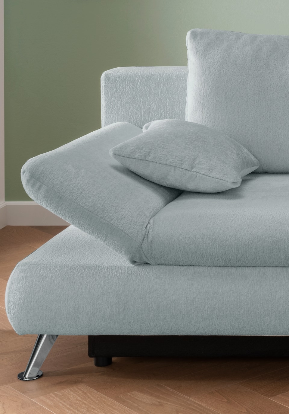 Benformato_Dale_2FAFBK_6903_F06-8 Ein Hauch von Himmel: Das Benformato Sofa Dale in der Farbe Orsa Hellblau