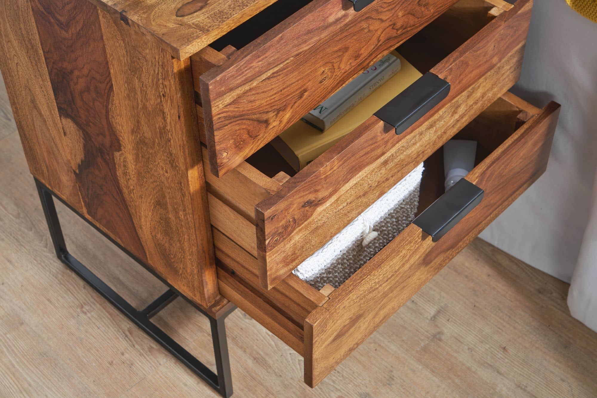 75563-Wohnling-Nachtkaestchen-50x40x65-cm-Sheesham-3-Schubladen-WL6-715-WL6-715_5 Nachtkästchen 50x40x65 cm Sheesham 3 Schubladen