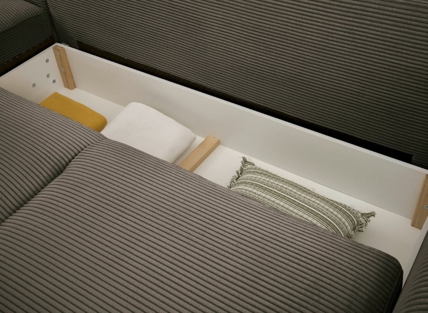 Ecksofa Angelina - Schlafsofa mit Bettkasten und Nosagfederung in Breitcord - ED Exciting Design Ecksofa Angelina - Schlafsofa mit Bettkasten und Nosagfederung in Breitcord - ED Exciting Design