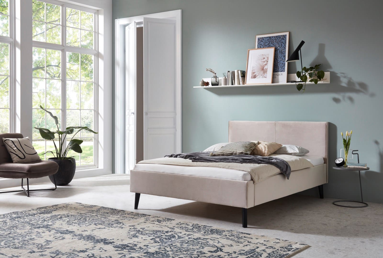 Polsterbett Leira by Meise – Elegantes Samtbett in Beige mit gestepptem Kopfteil & Massivholzfüßen 140 x 200 cm Polsterbett Leira by Meise – Elegantes Samtbett in Beige mit gestepptem Kopfteil & Massivholzfüßen 140 x 200 cm