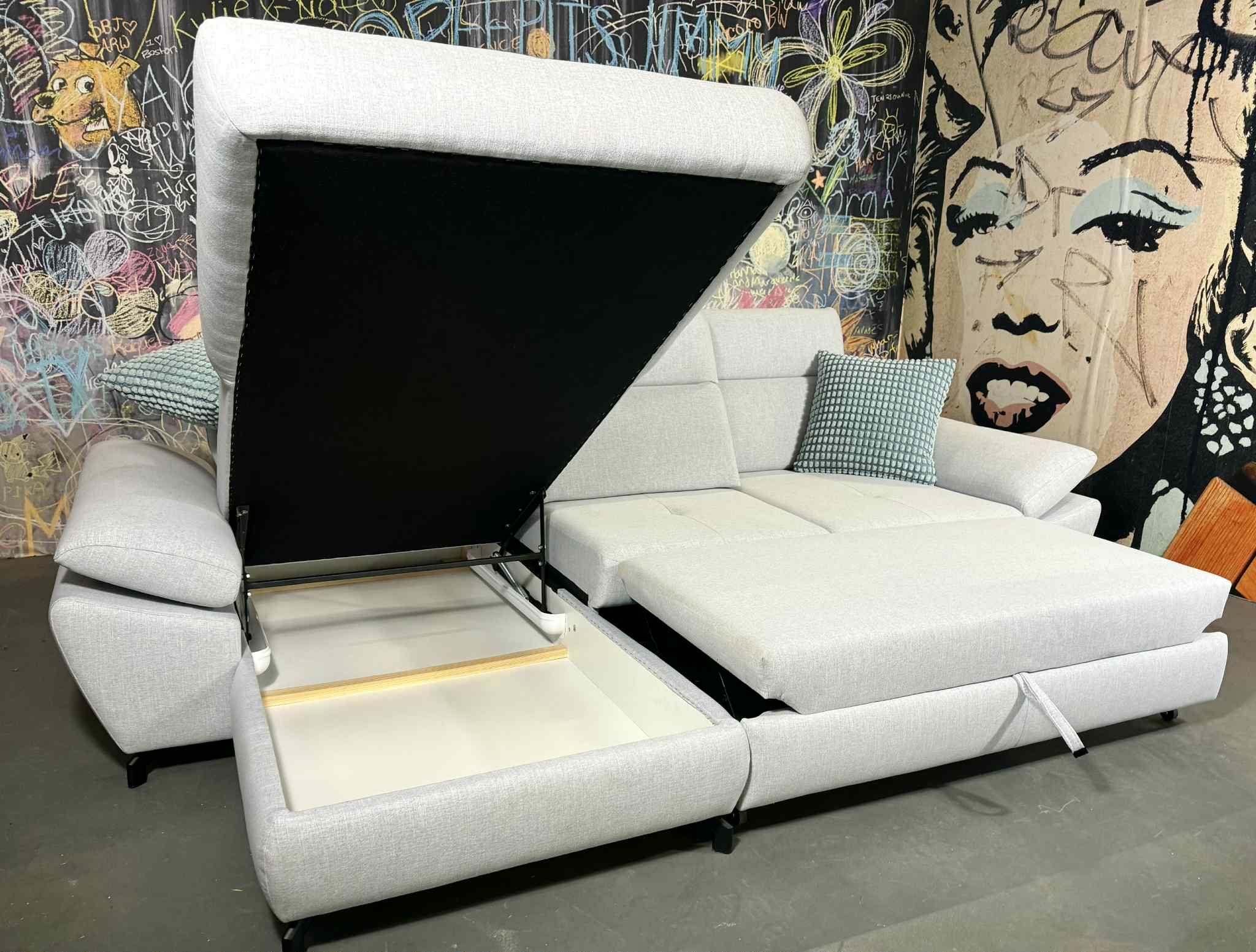 Sofa Arezza Hellgrau Flachgewebe links mit Schlaffunktion | Benformato | Fotomodell