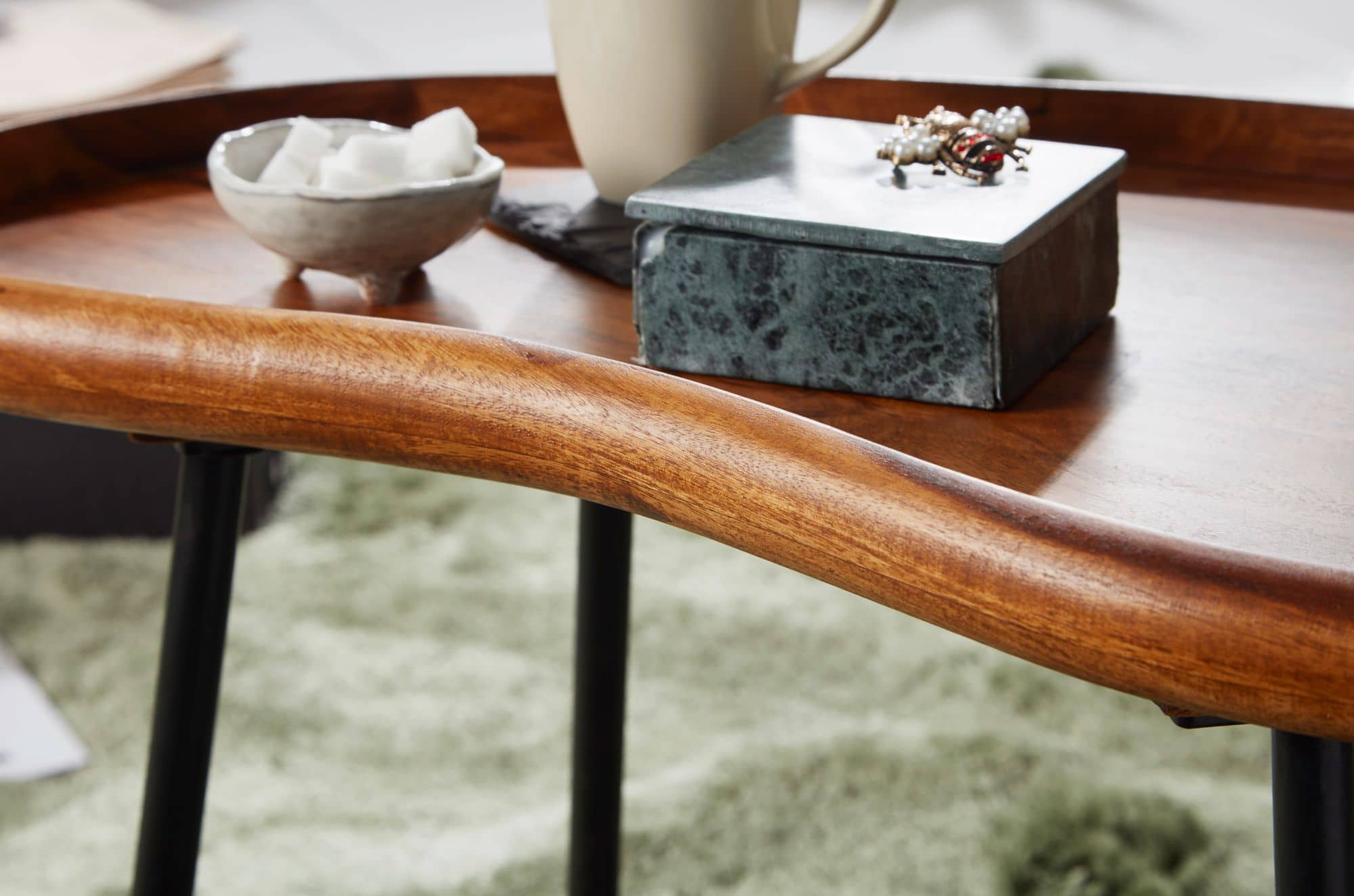 Couchtisch WL5.670 71x42x40 cm Sheesham massiv Sofatisch Nierenform mit Metallbeinen Couchtisch WL5.670 71x42x40 cm Sheesham massiv Sofatisch Nierenform mit Metallbeinen