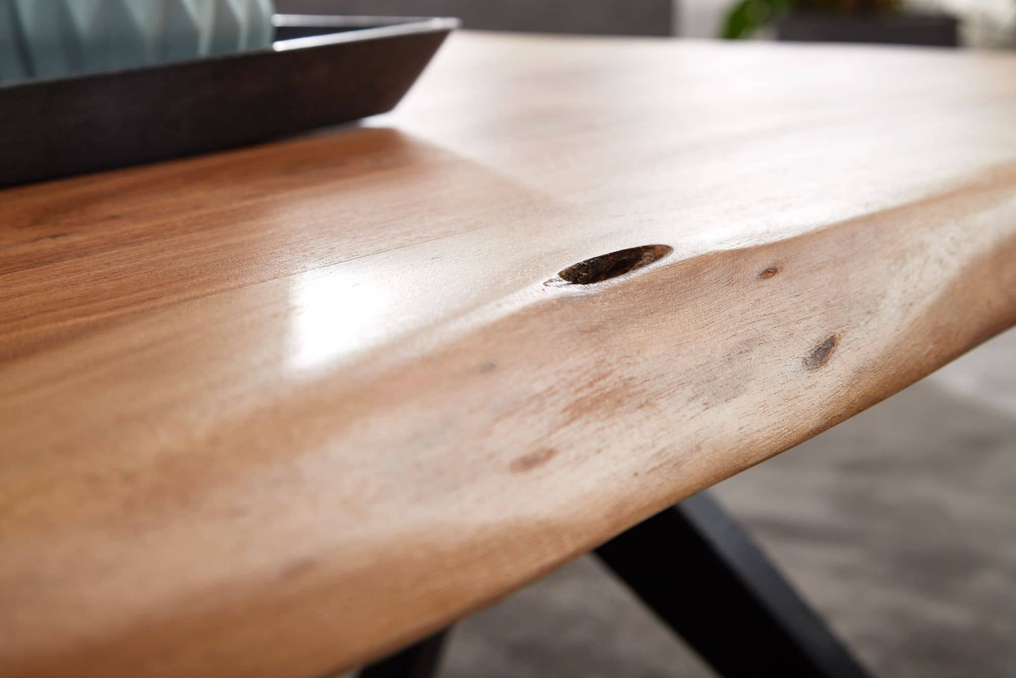 Couchtisch 115x37x64 cm Akazie Massivholz / Metall Baumkante Couchtisch 115x37x64 cm Akazie Massivholz / Metall Baumkante