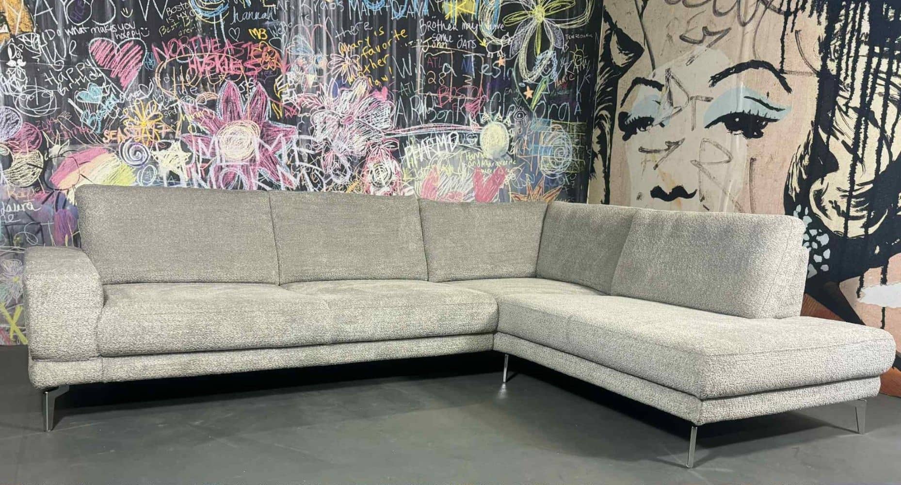 Sofa Soso Hellgrau mit Sitztiefenverstellung & Hocker | Mikrofaser Teddy-Stoff