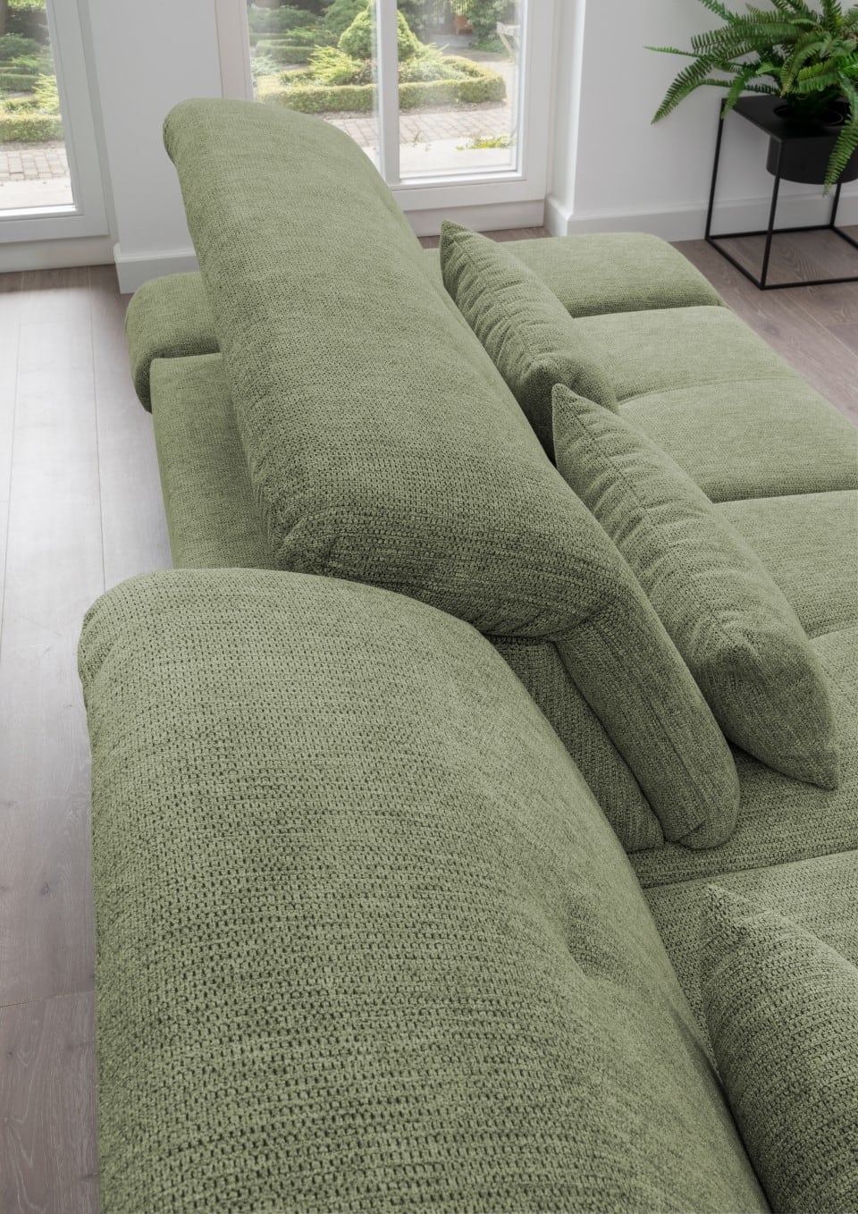 Multifunktionales Ecksofa Dalida mit Schlaffunktion, Sitztiefenverstellung und verstellbaren Kopfteilen von Benformato Multifunktionales Ecksofa Dalida mit Schlaffunktion, Sitztiefenverstellung und verstellbaren Kopfteilen von Benformato