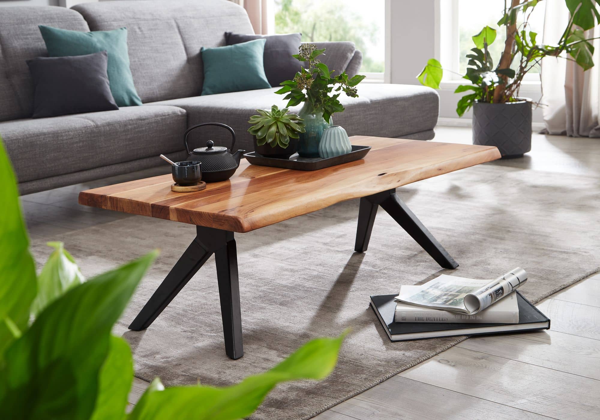 Couchtisch 115x37x64 cm Akazie Massivholz / Metall Baumkante