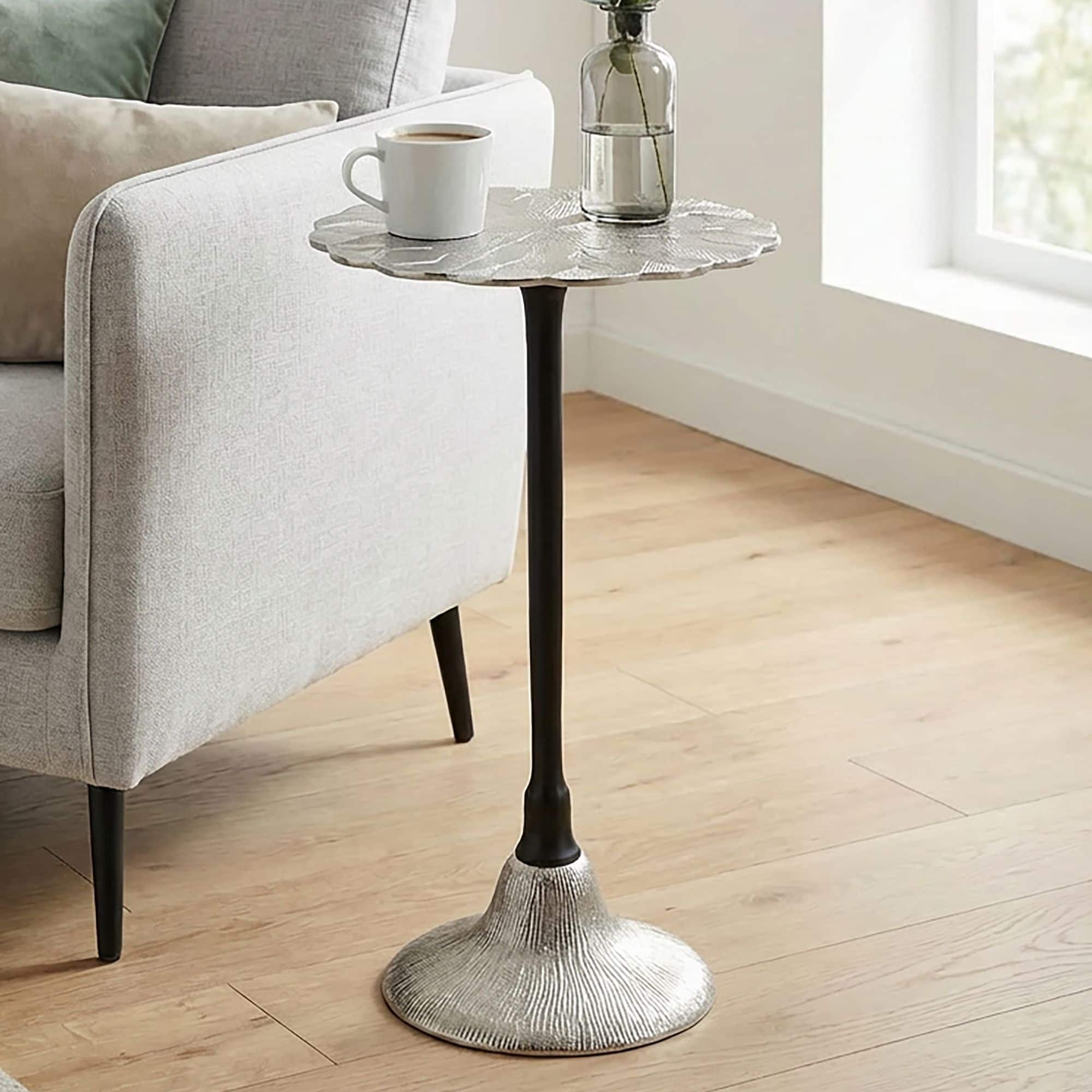 Beistelltisch Aluminium 29cm - Kleiner runder Anstelltisch aus Metall silber - Design Wohnzimmertisch - Dekotisch - Couchtisch - Metalltisch Handmade pflegeleicht Beistelltisch Aluminium 29cm - Kleiner runder Anstelltisch aus Metall silber - Design Wohnzimmertisch - Dekotisch - Couchtisch - Metalltisch Handmade pflegeleicht