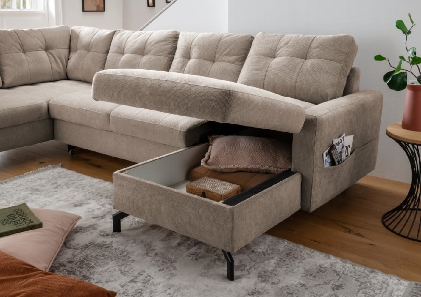 Wohnlandschaft mit Schlaffunktion Trevisio: Luxuriöse Komfortlösung inkl Bettkasten, in verschiedenen Farben wählbar Wohnlandschaft mit Schlaffunktion Trevisio: Luxuriöse Komfortlösung inkl Bettkasten, in verschiedenen Farben wählbar