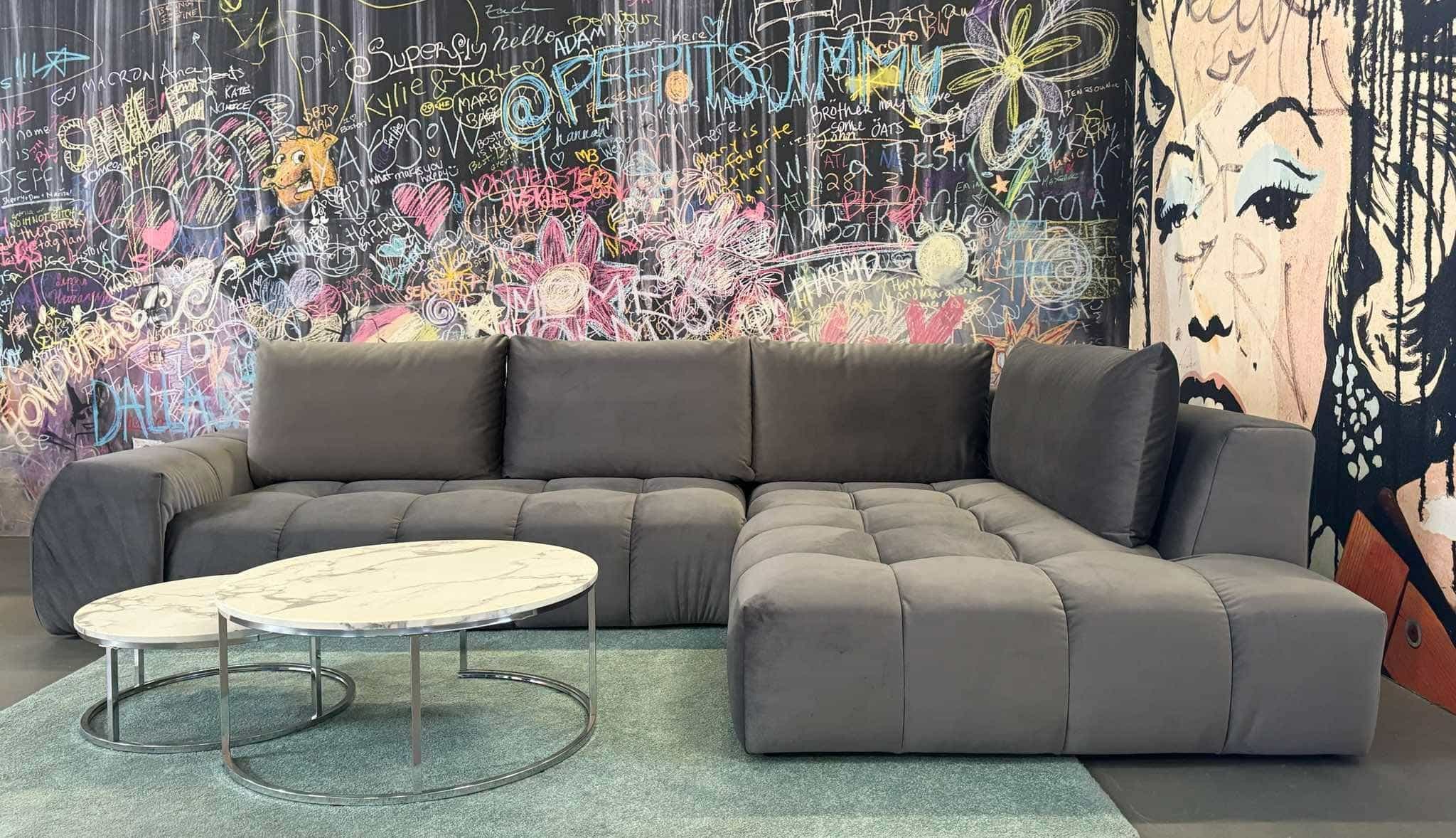 Ecksofa Azita Samtoptik Grau – Ausstellungsstück Myhomelando Ecksofa Azita Samtoptik Grau – Ausstellungsstück Myhomelando