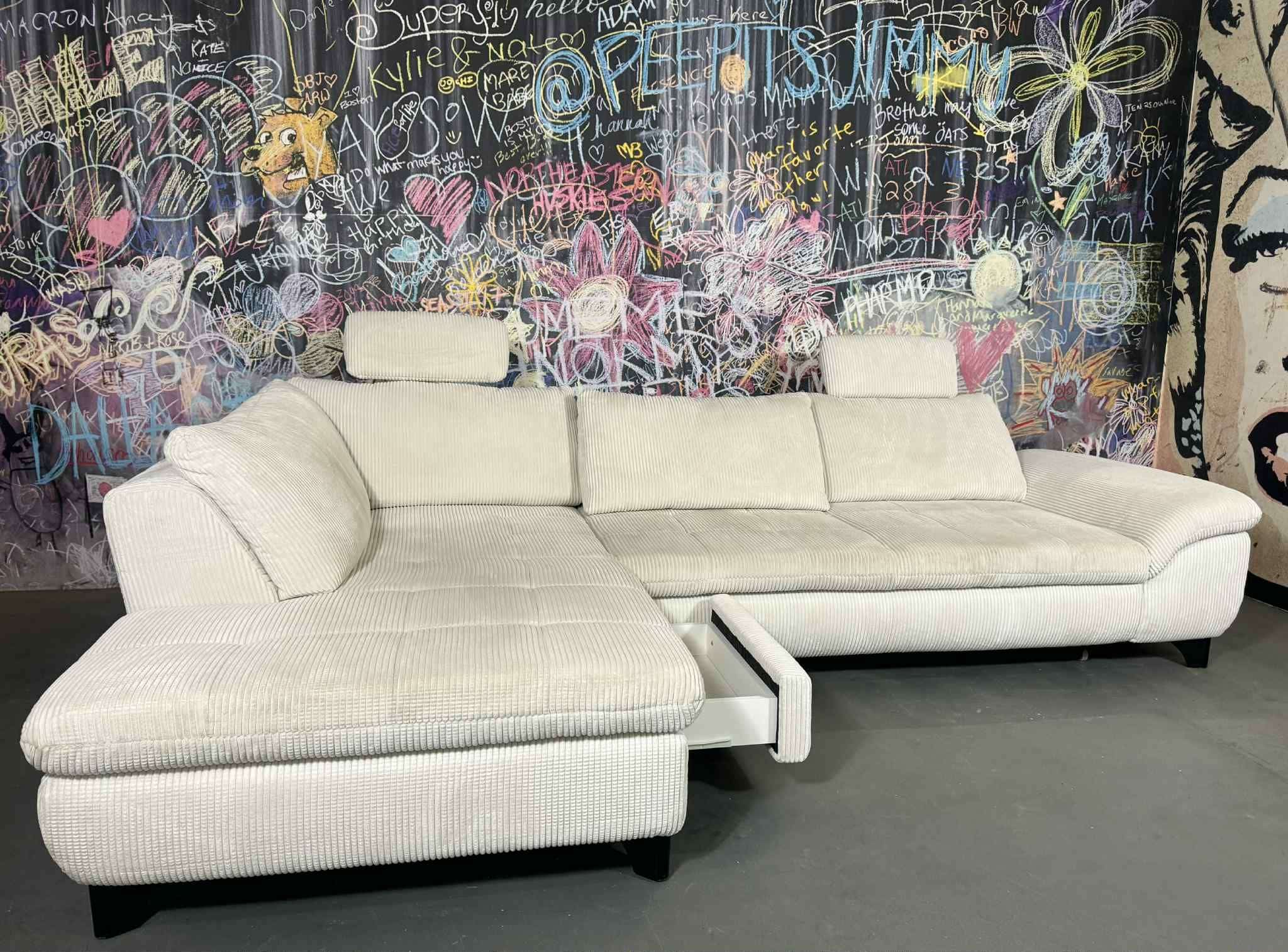 Sofa Charleen Beige Breitcord mit Schlaffunktion | Ausstellungsstück | Breitcord Sofa Charleen Beige Breitcord mit Schlaffunktion | Ausstellungsstück | Breitcord