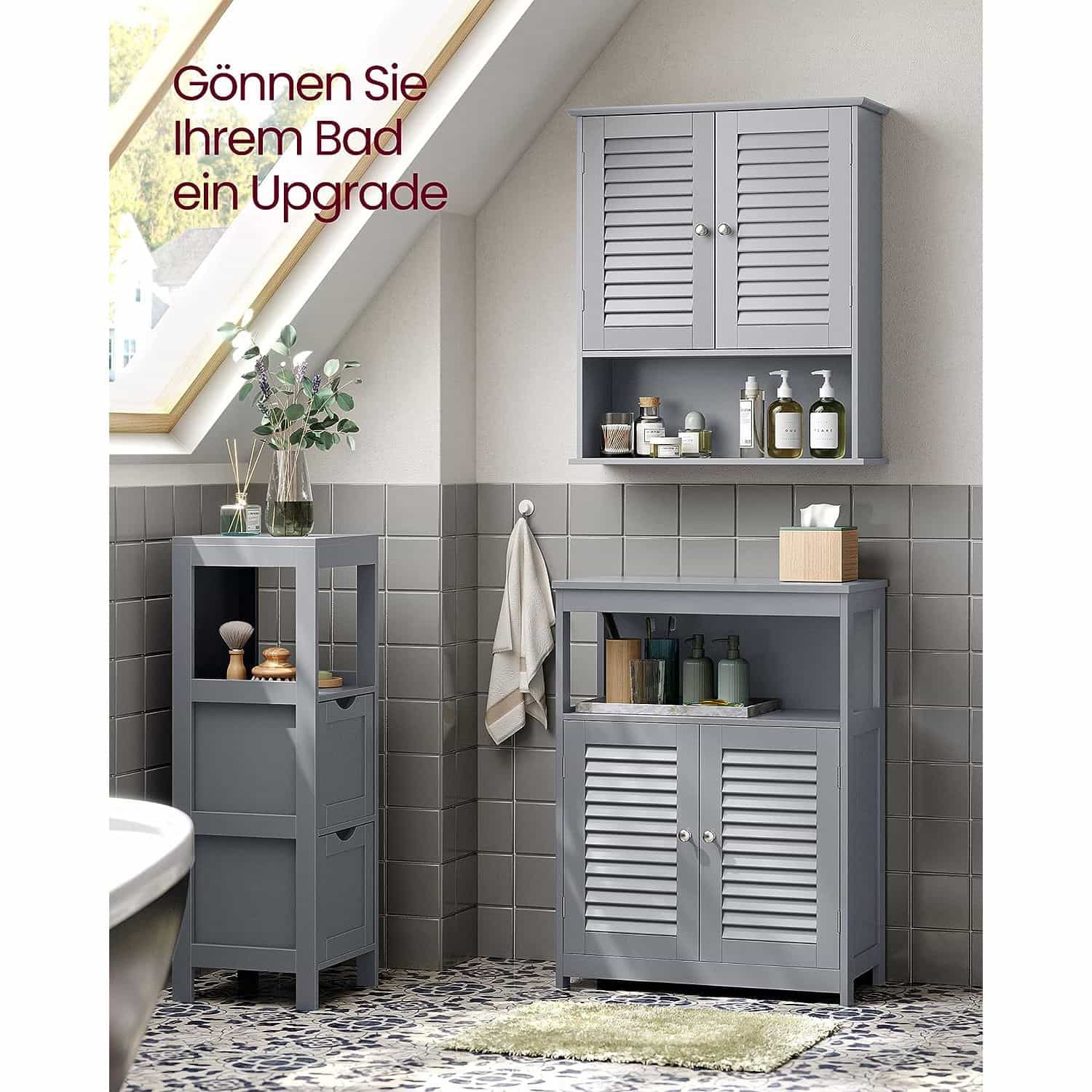 Badezimmerschrank mit verstellbarem Einlegeboden und Lamellentüren Badezimmerschrank mit verstellbarem Einlegeboden und Lamellentüren