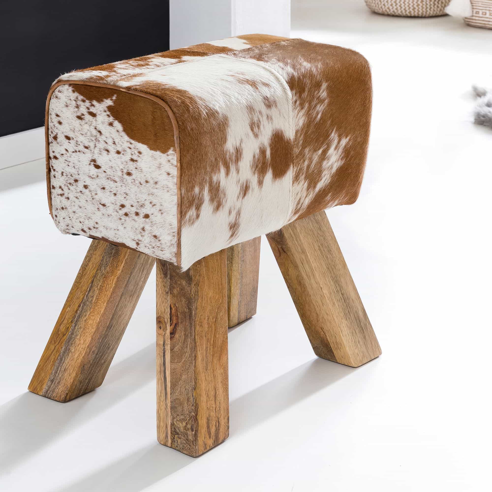 43734-WOHNLING-Design-Turnbock-Sitzhocker-Ziegenfell-Braun-Weiss-40-x-30-x-47-cm-Turnhocker-Hocker-Fellhocker-Springbock-Beistellhocker-Fusshocker-Turnbock-Turnhocker-Sitzhocker-Ga Stilvoll Sitzen: Entdecken Sie den exklusiven Sitzhocker aus Haarleder und Mango-Holz