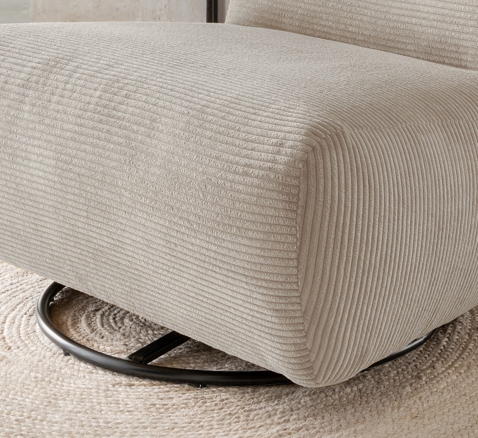 Benformato_Cremallo_4808-3 Luxuriöser Sitzkomfort: Der Cremallo Drehsessel in stilvollem Beige