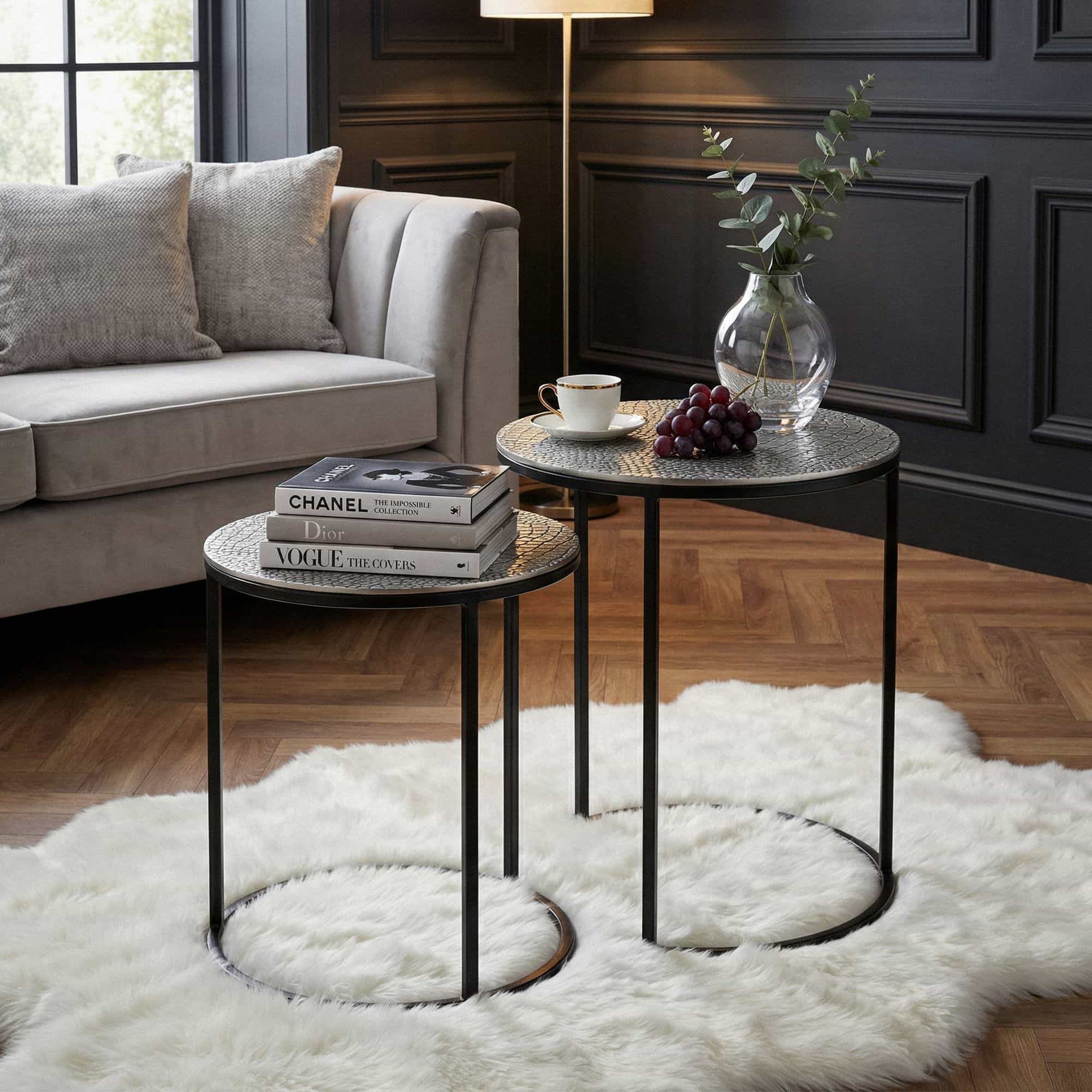 Satztisch Metall 2er Set rund silber - Beistelltisch Aluminium Tischplatten mit Muster - Design Couchtisch Anstelltisch modern Eisen Gestell - Dekotisch Wohnzimmertisch Handmade