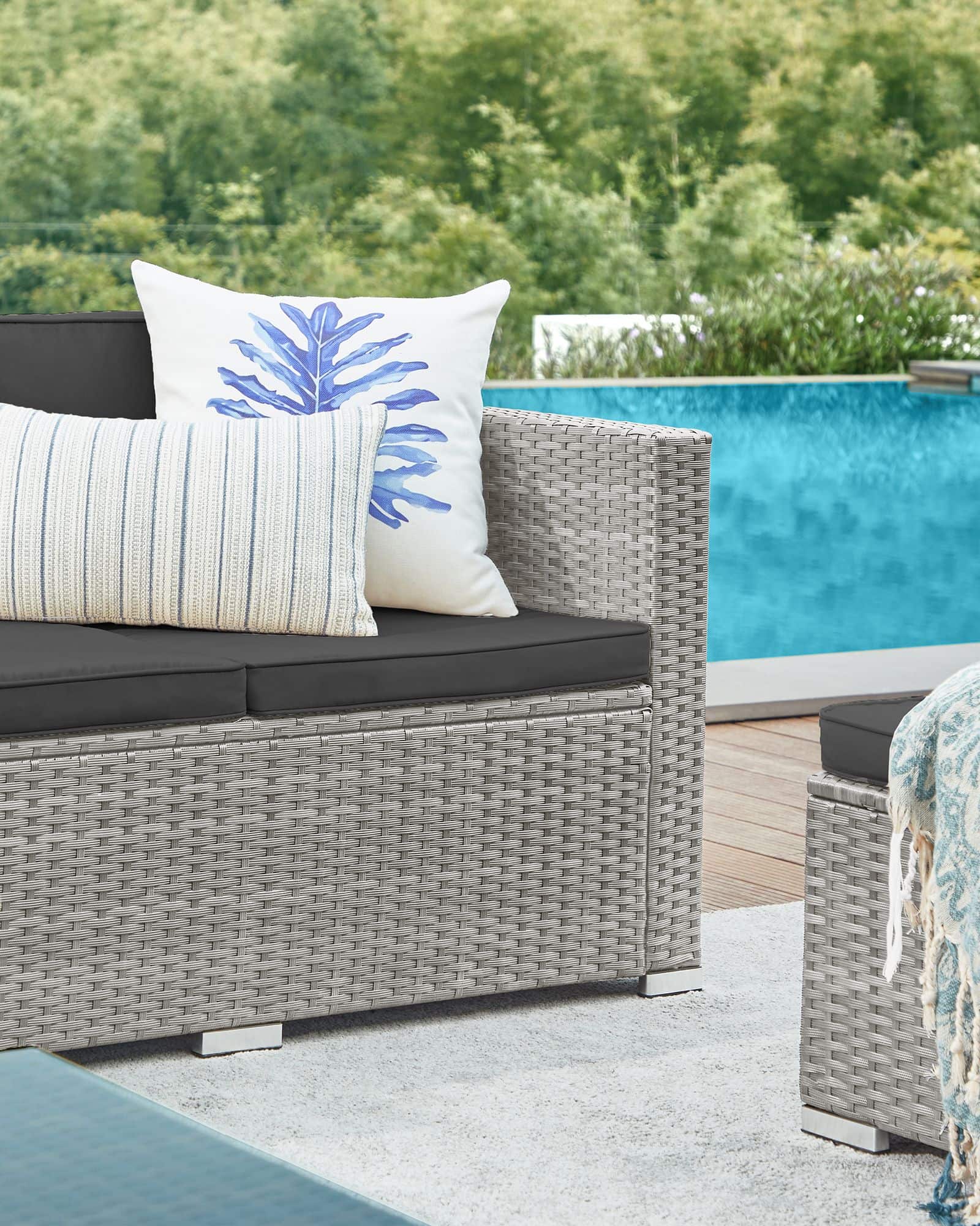 Balkonmöbel aus PE-Polyrattan mit Kissen und Glastisch-B34GGF005G05 Balkonmöbel aus PE-Polyrattan mit Kissen und Glastisch-B34GGF005G05