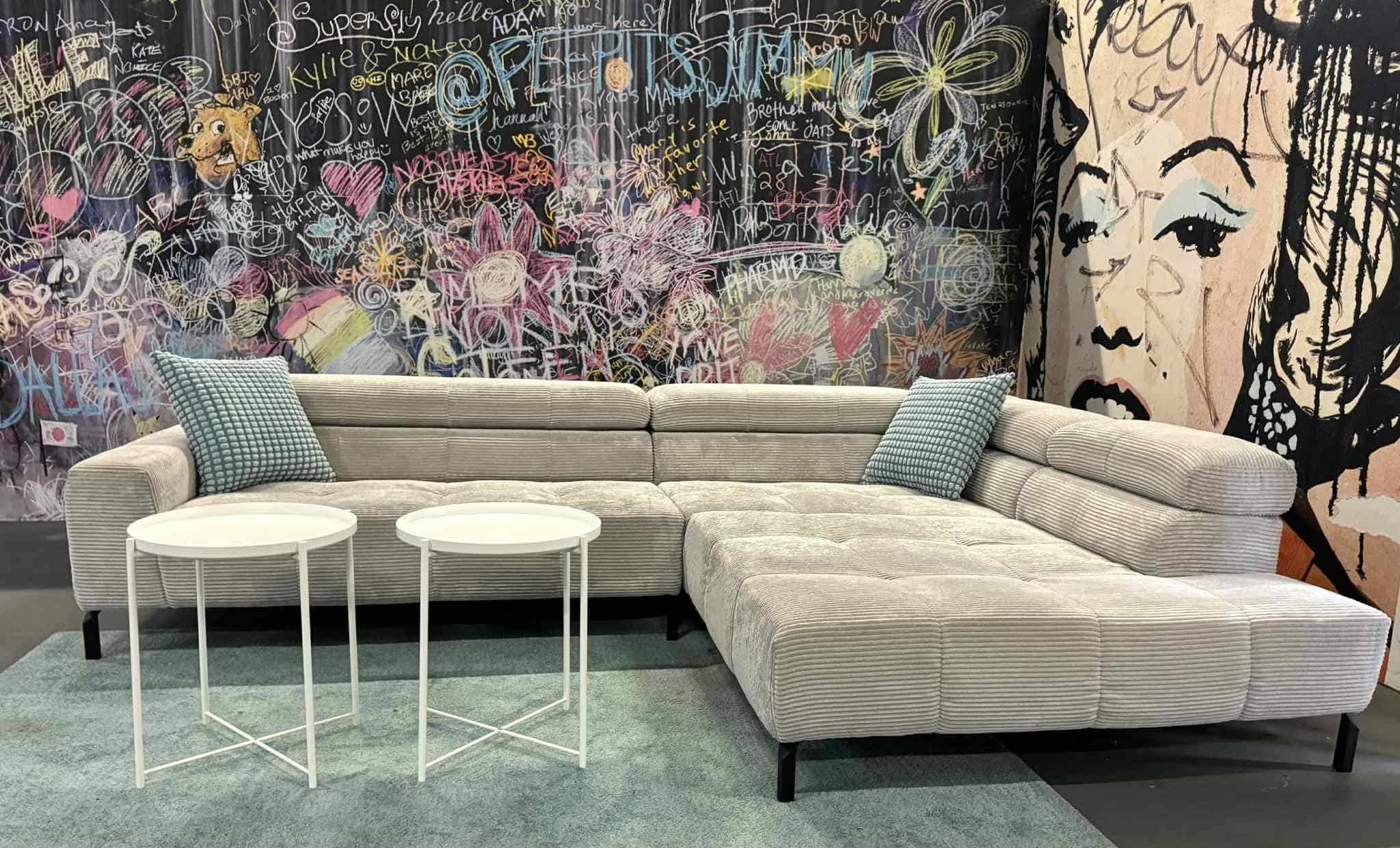 Ecksofa Alvio Sand Breitcord – Komfortsofa mit Kopflehnen Ecksofa Alvio Sand Breitcord – Komfortsofa mit Kopflehnen